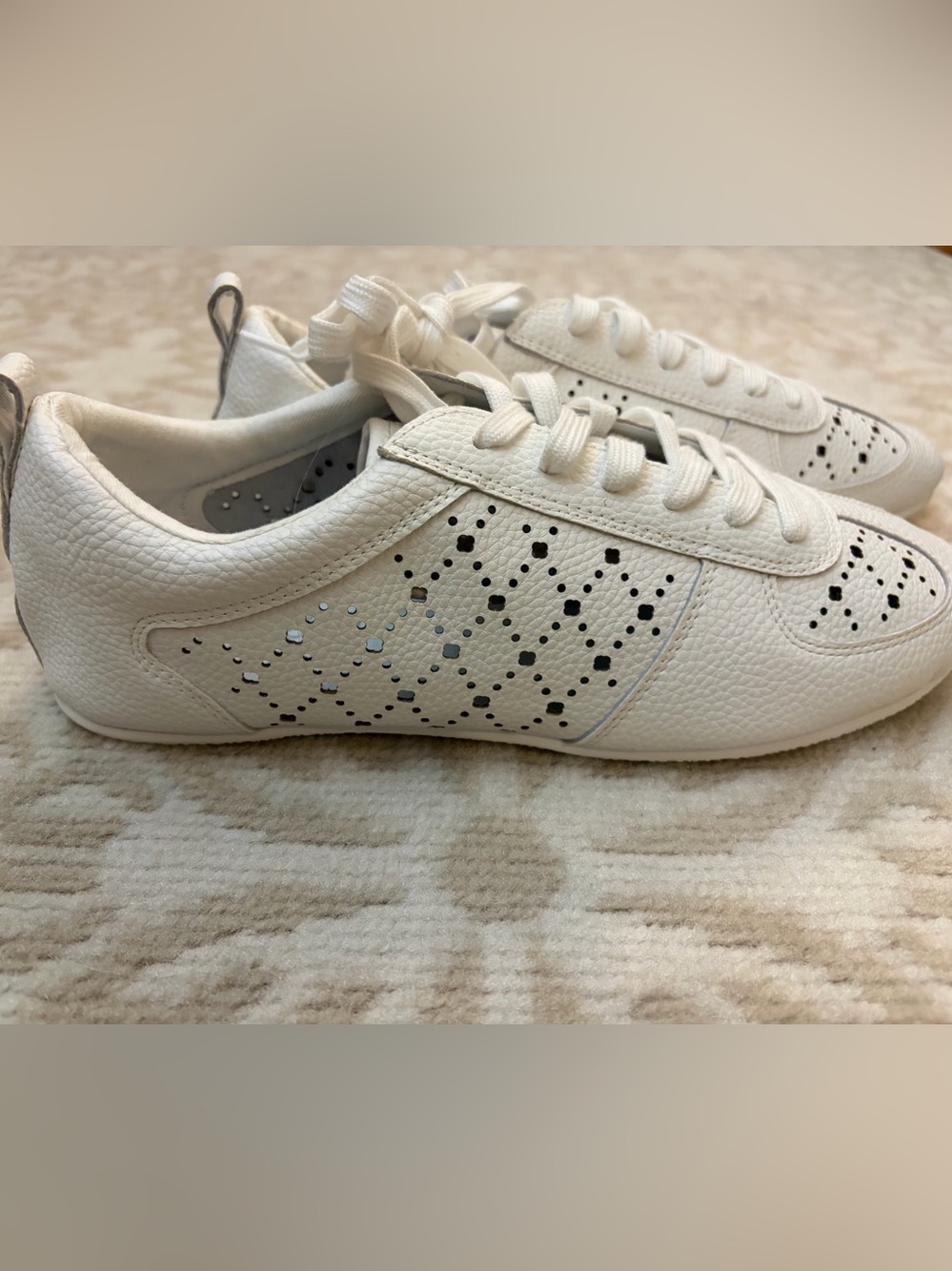 NWOT Splendid White Leather Sneakers-Size 9